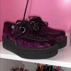 Selling purple creepers.